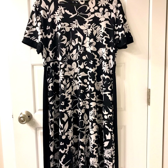 Women’s Dress - Picture 3 of 3